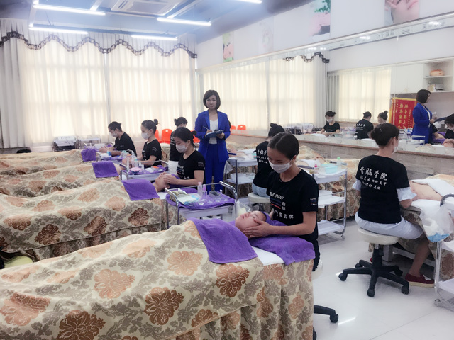 专业的美容培训学校哪个好?