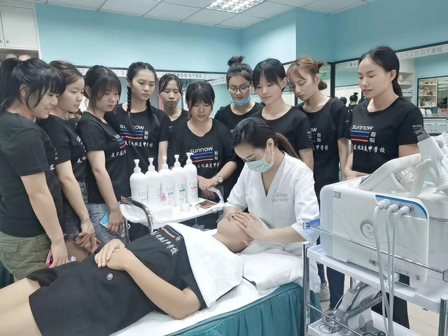 零基础去哪家美容培训学校好?