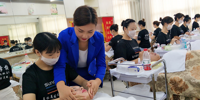 学美容培训学校有发展前景吗?