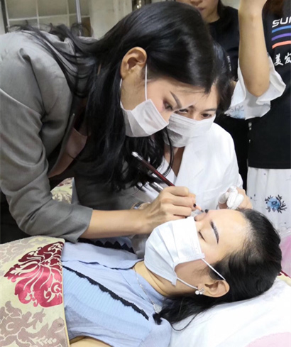 成都正规学美容培训学校有什么优势?