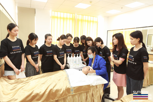 美容培训学校周末班哪家好？