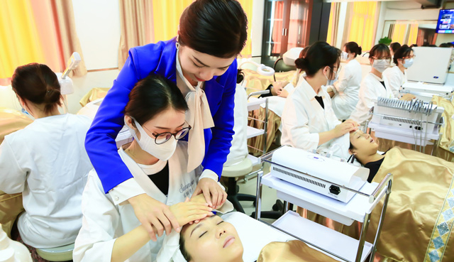 美容培训学校周末班哪家好？