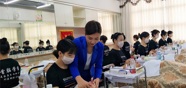 成都哪家美容培训学校好?