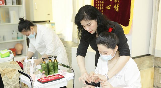 哪家美容培训学校比较好?