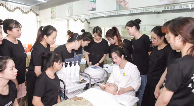 成都有哪些美容培训学校好?