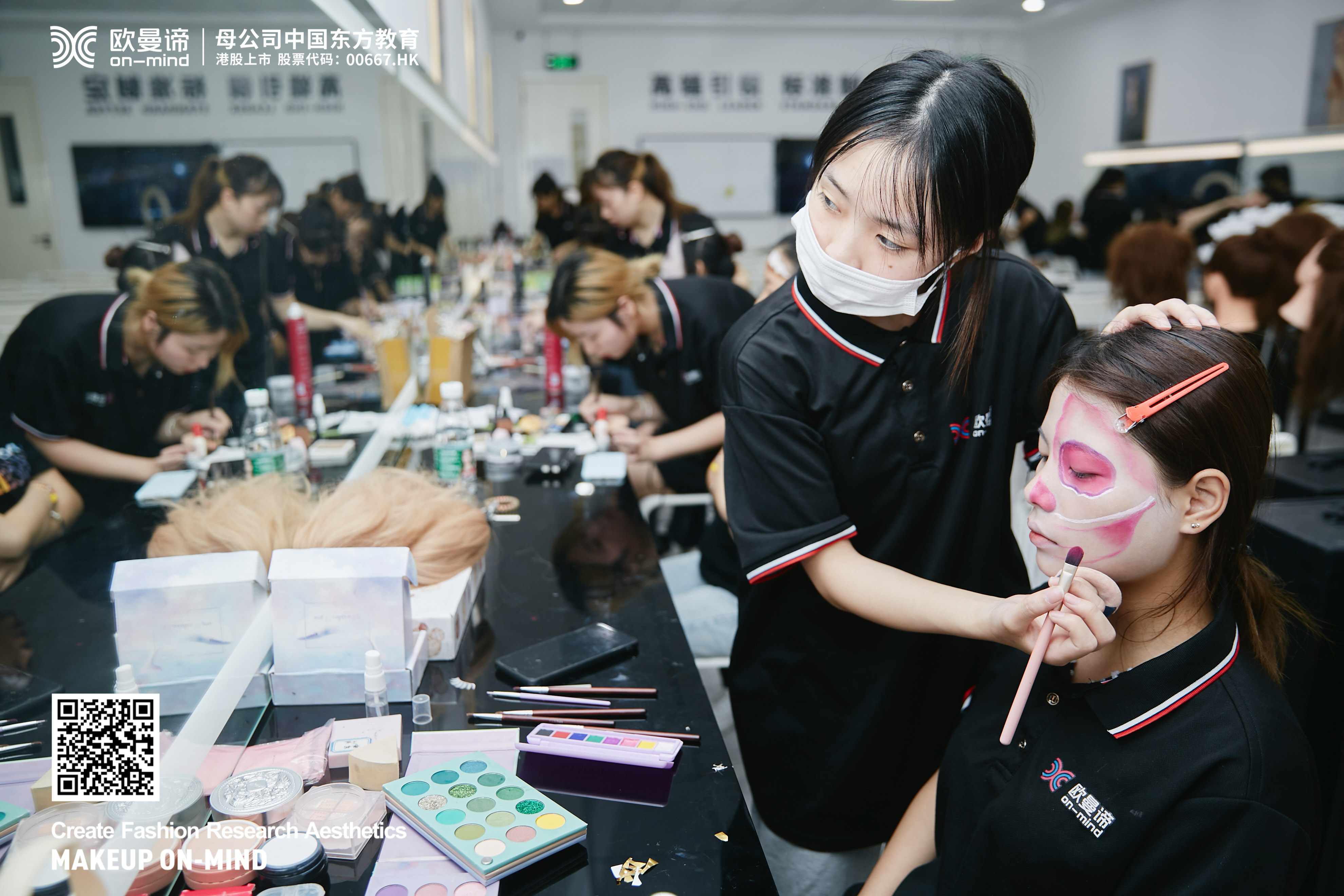什么样的人适合学化妆，想做化妆师要学多久？
