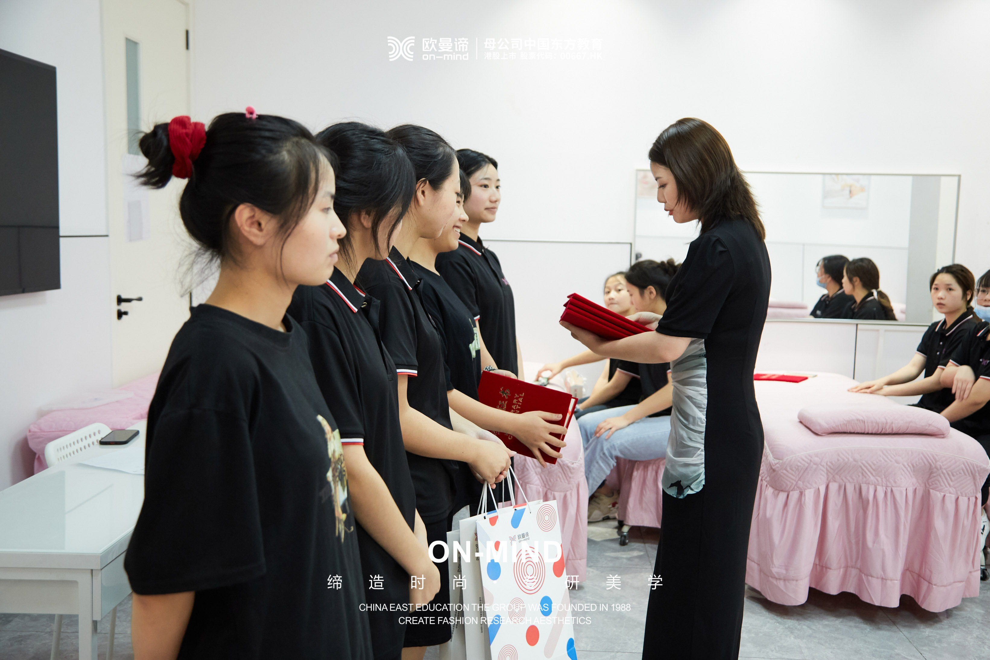 学美容哪个学校好，女生学美容年龄是多少？