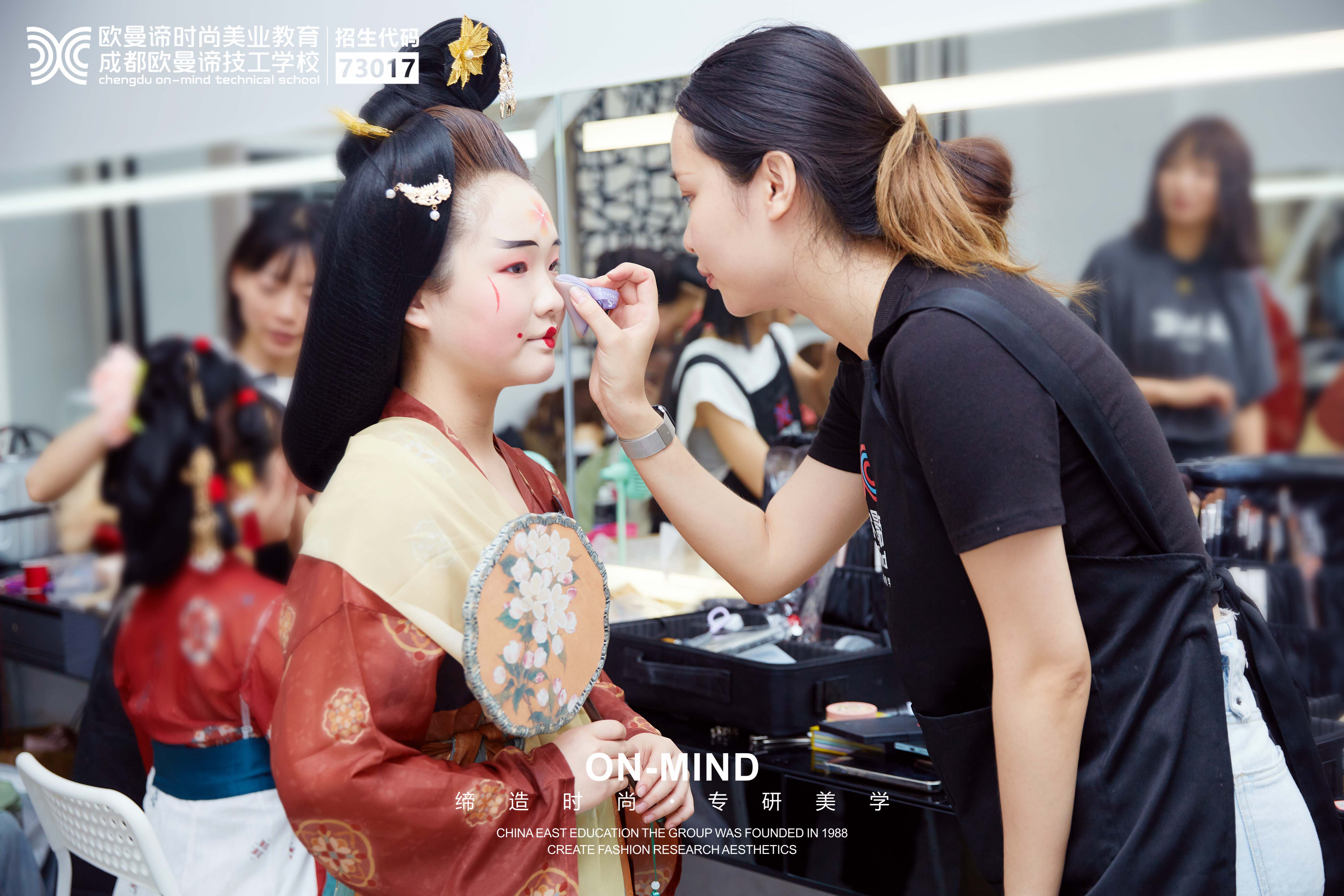 学化妆师的基础内容有哪些，好不好学