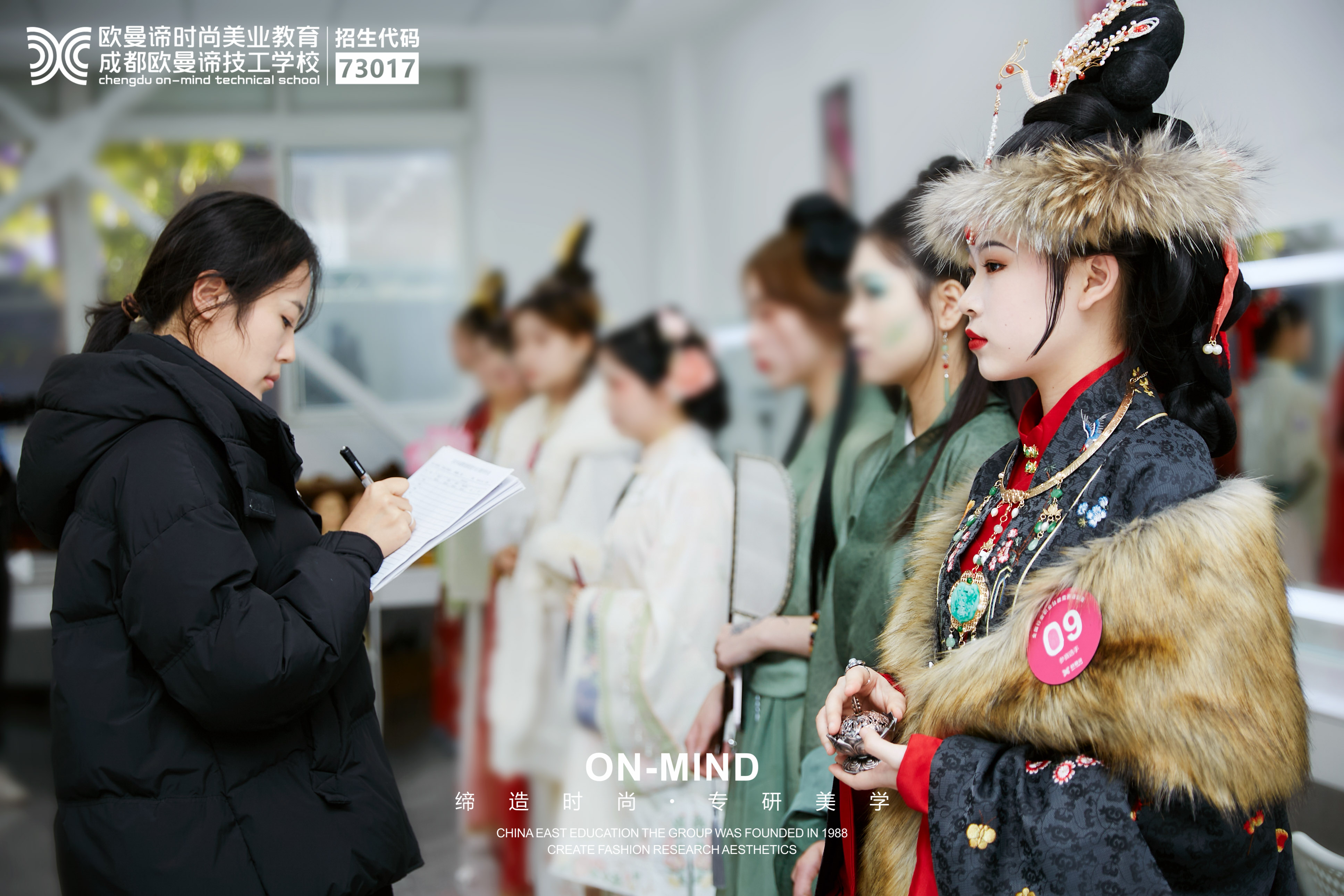 初中毕业女生学什么？化妆专业到底发展怎么样？