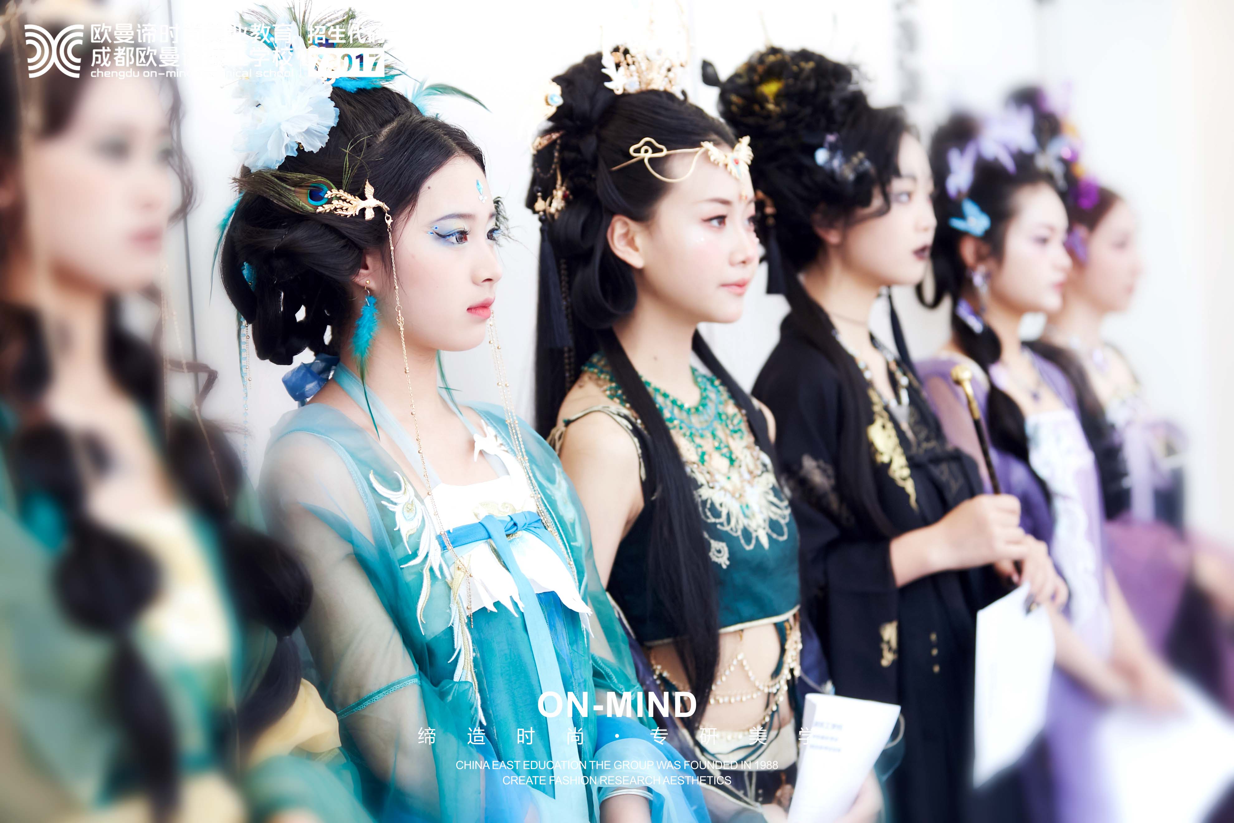 如何快速学会化妆技术，去化妆学校合适吗？
