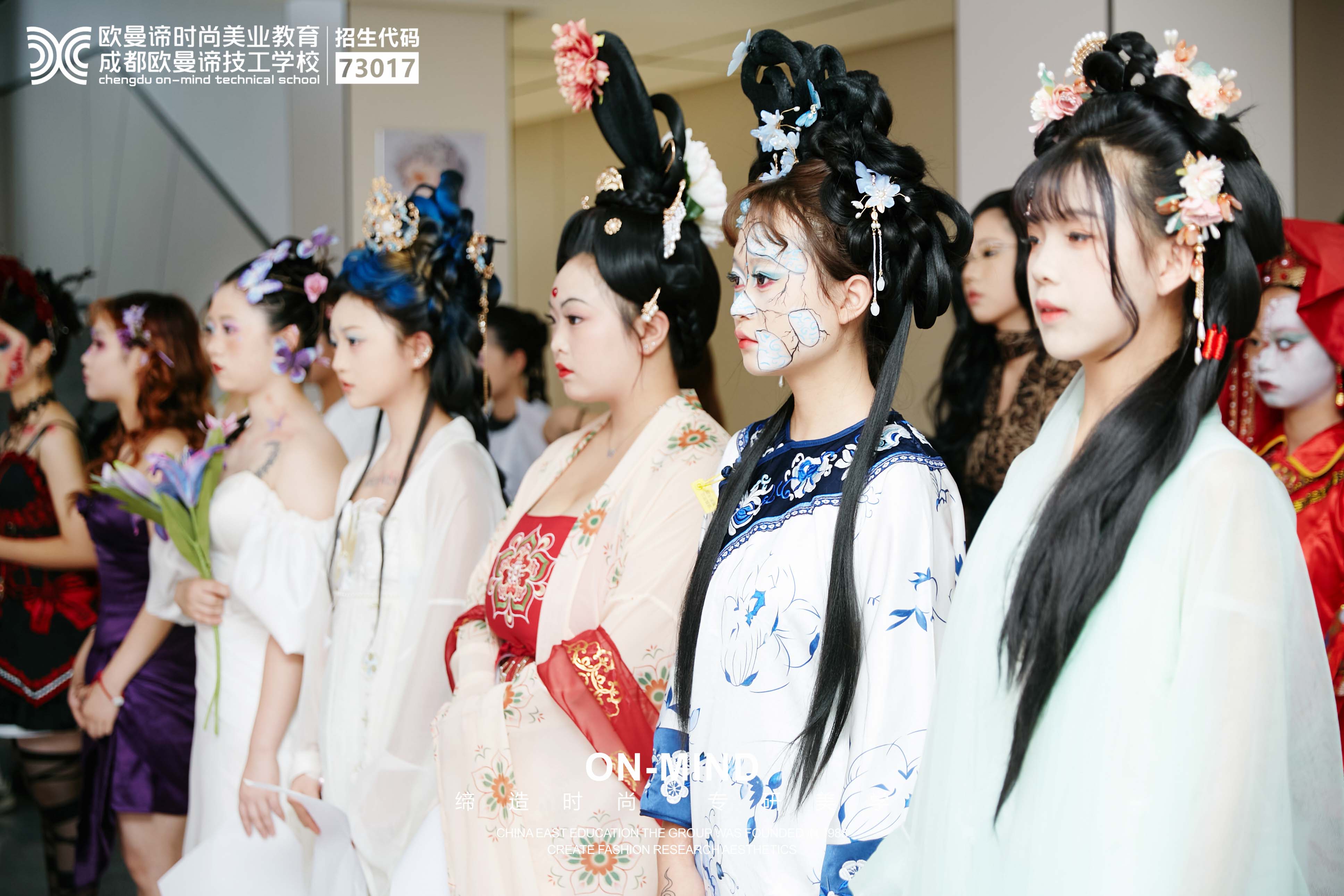 学化妆的就业前景怎么样，化妆师薪资待遇高吗？