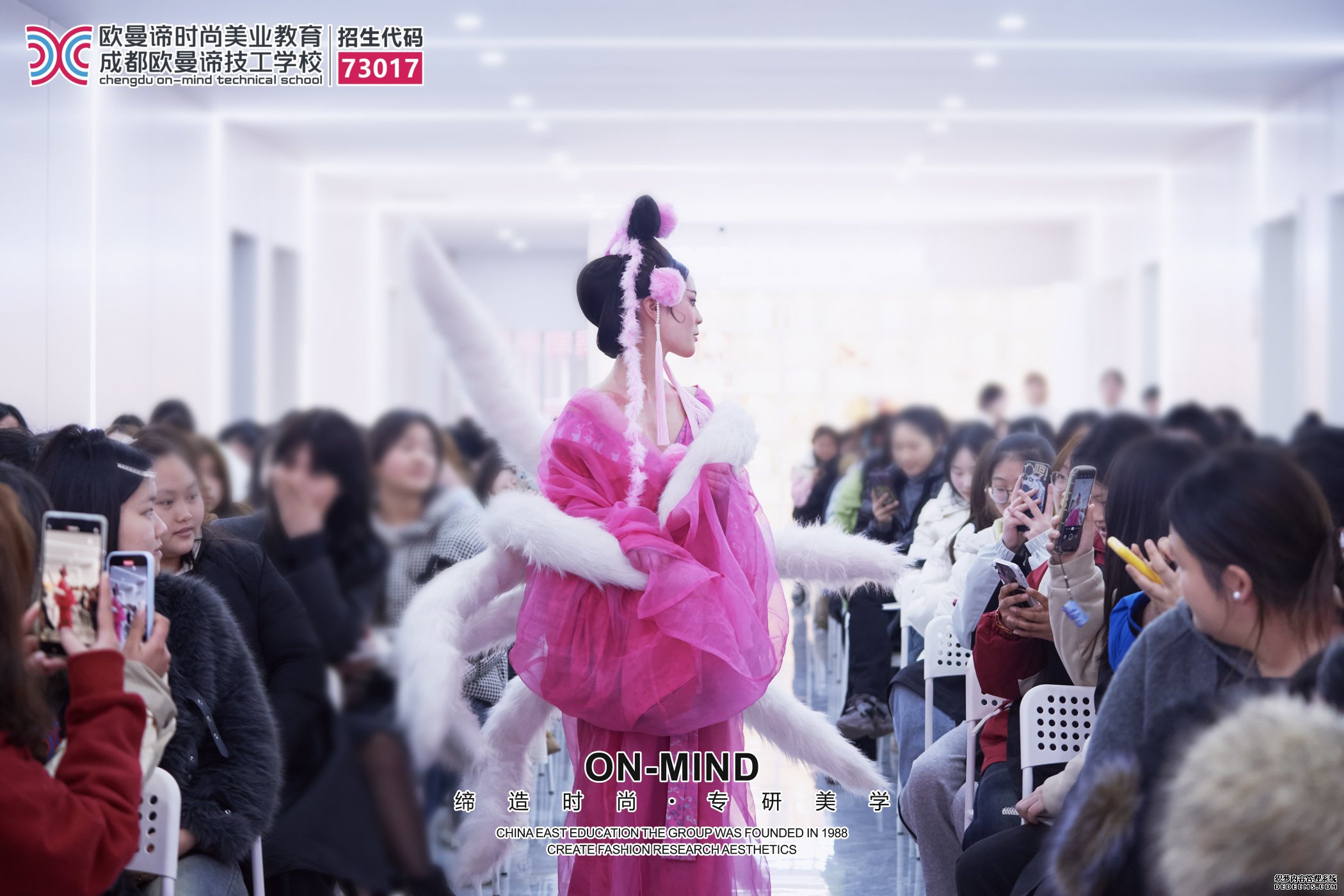 成都学化妆必读：成都高性价比培训学校推荐