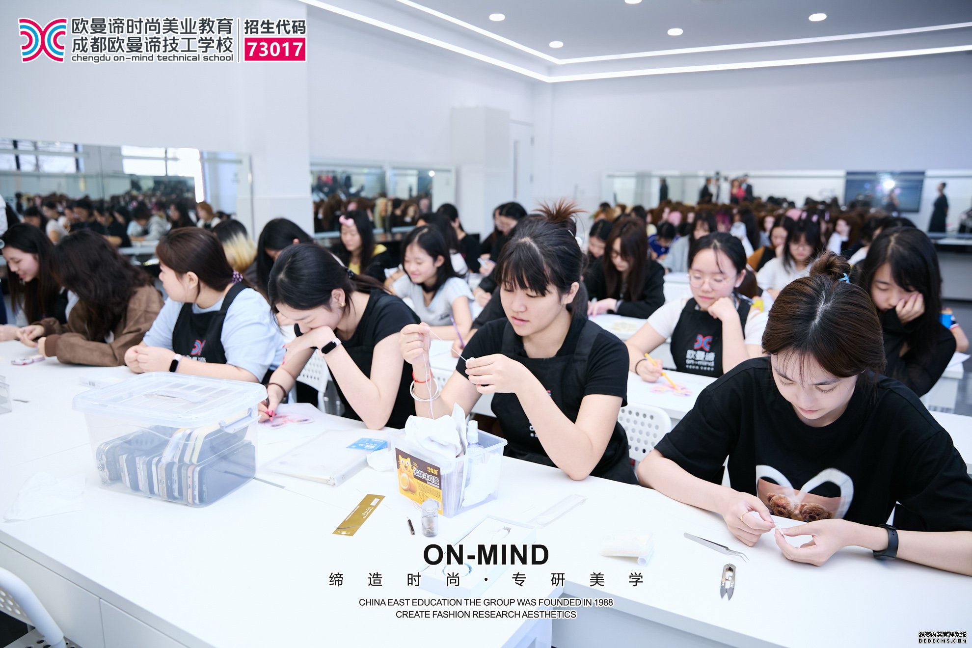 成都化妆学校排名:学化妆就业前景怎么样?